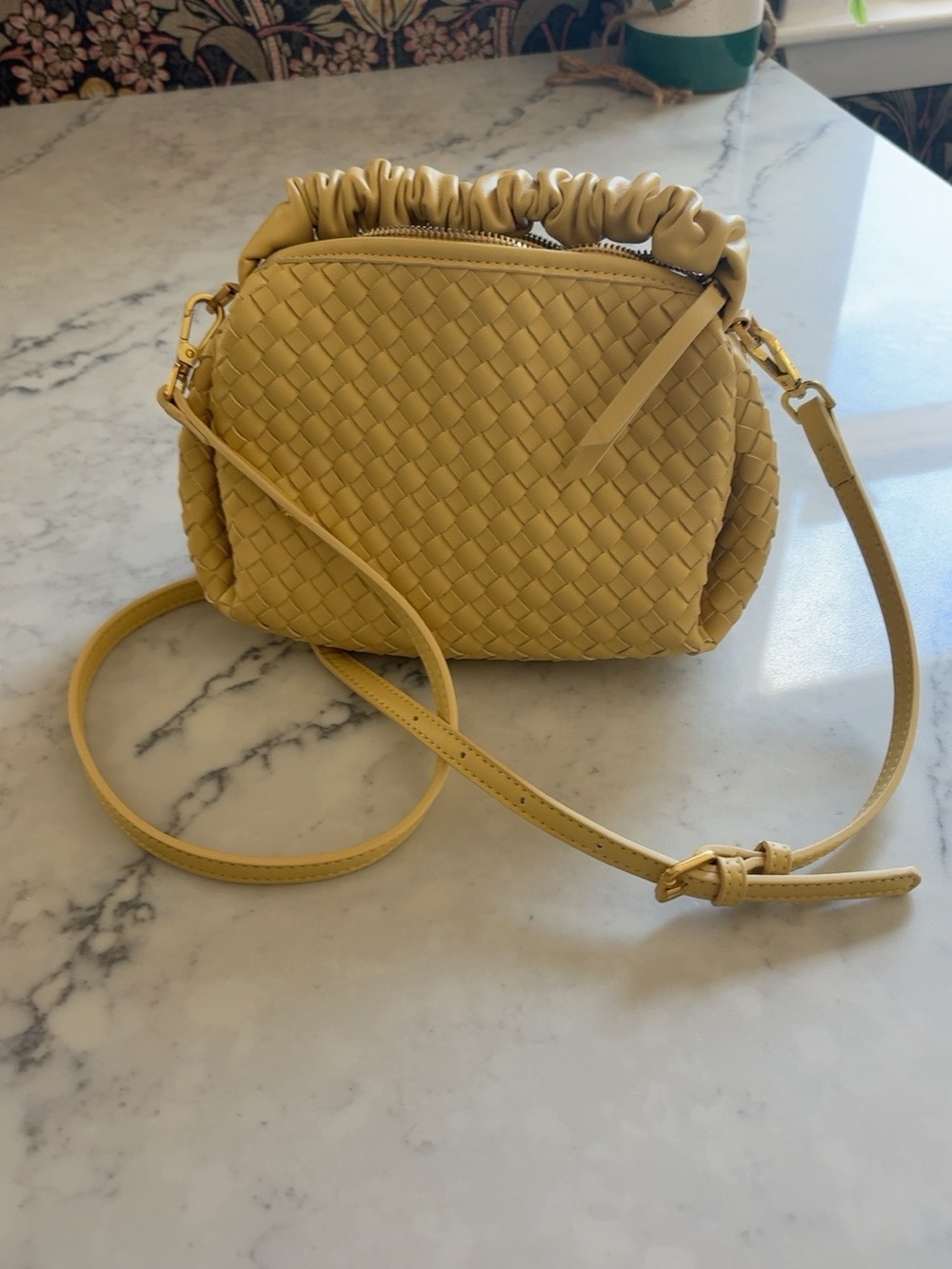 Women’s Woven Crossbody Bag - Yellow